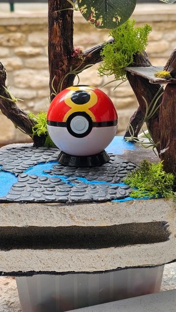 Super pokeball figurine Pokemon