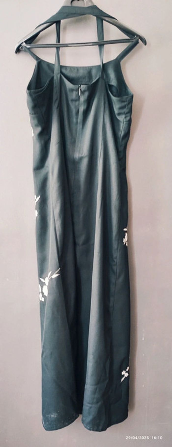 Robe noire longue brodée - photo numéro 2