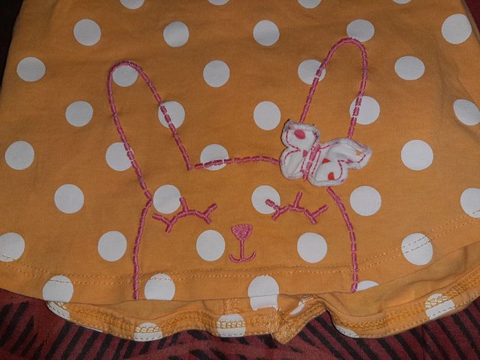 Joli Tee-shirt orange à pois + short gris 6mois - photo numéro 4