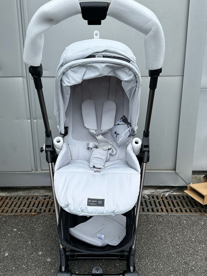Poussette melio 4 fog grey cybex neuve sous carton
