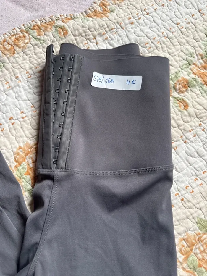 Leggings de sport taille haute neuf avec étiquette taille M - photo numéro 2
