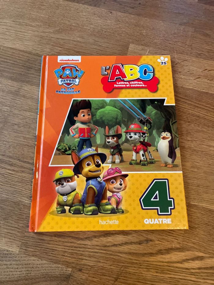 Livre La Pat Patrouille Paw Patrol L’ABC lettres chiffres formes et couleurs Le chiffre 4 Numéro 25