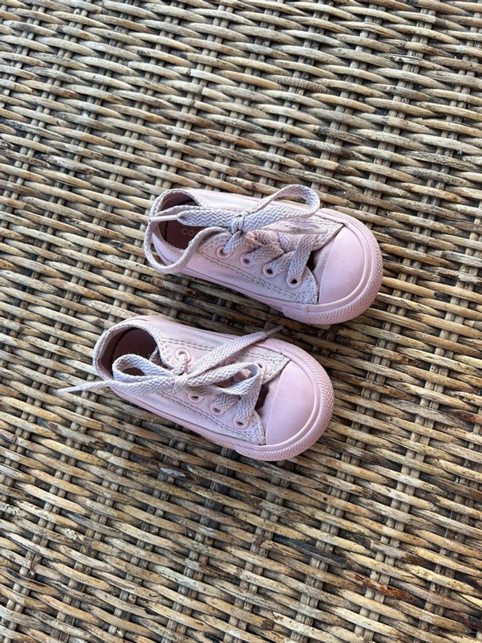 Fille 👧🏻 Converse full rose taille 20 - photo numéro 4