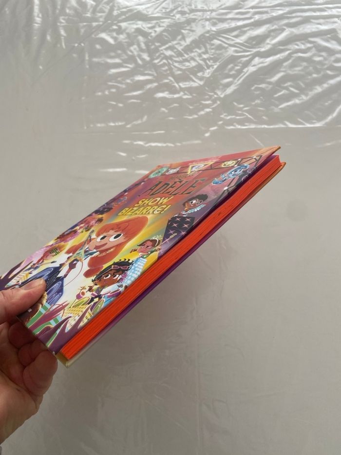 Livre + CD Audio Mortelle Adèle – SHOW BIZARRE ! - photo numéro 5