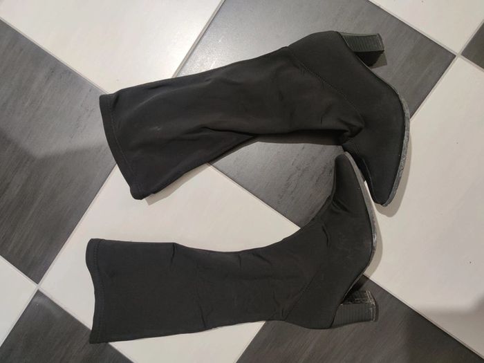 Très belles bottes ajustées noires P38