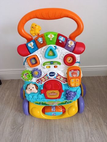Trotteur VTECH avec freins