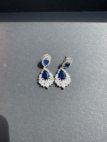 Boucle d’oreille neuve