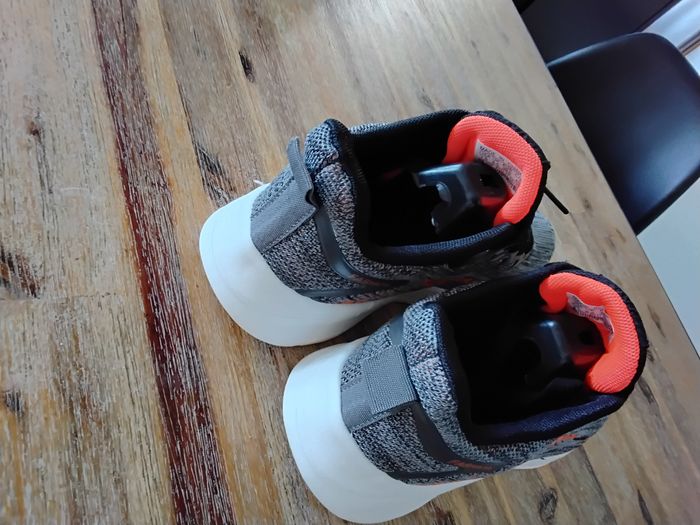 Baskets garçon ou hommme pointure 39,5 - Neuves - photo numéro 7