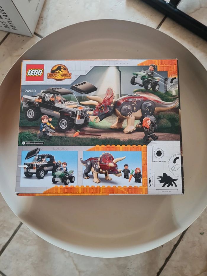 Lego 76950 - jurassic world- triceratops - neuf - photo numéro 3