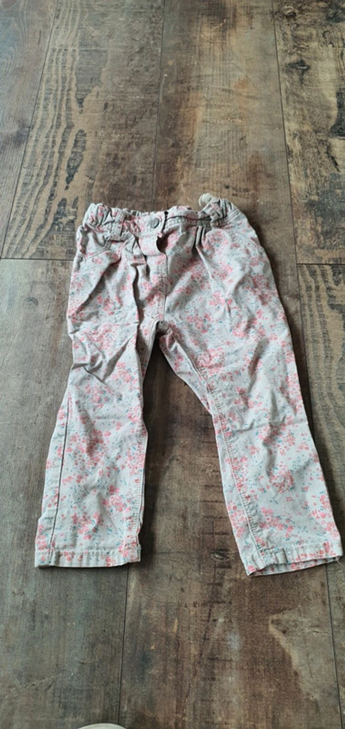 Pantalon tao 24 mois en très bon état