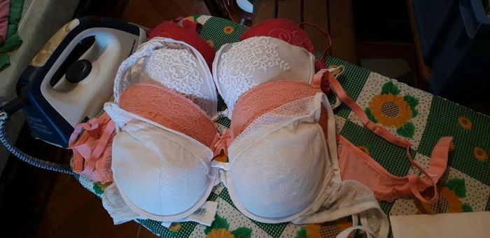 Lot 4 soutien-gorge 95B comme neuf