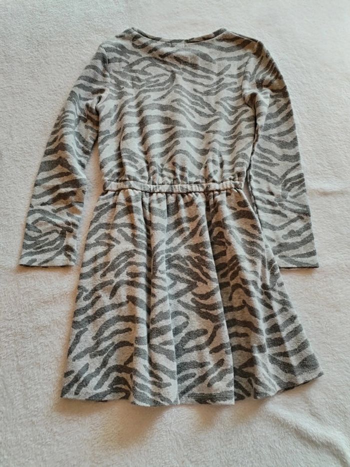 Robe zébrée Kiabi 8 ans - photo numéro 4
