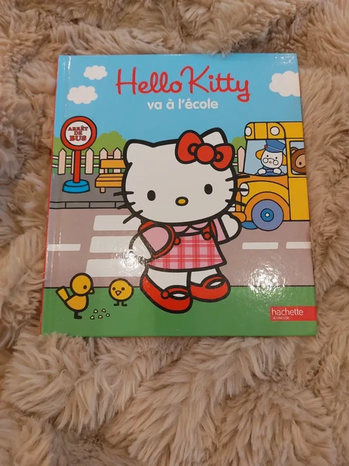 Lot livres hello kitty - photo numéro 4