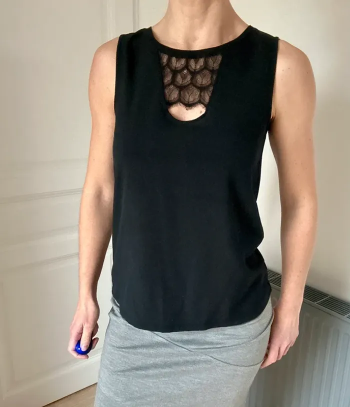 Magnifique petit haut en dentelle – Naf Naf, Taille 36 (S) - photo numéro 5