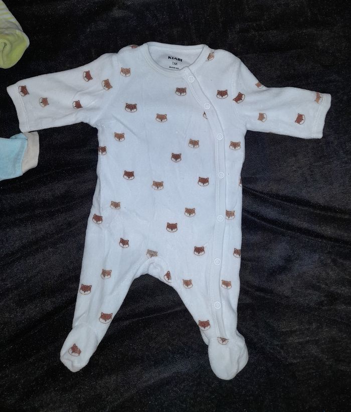 Lot 5 pyjamas velours 1 mois - photo numéro 4