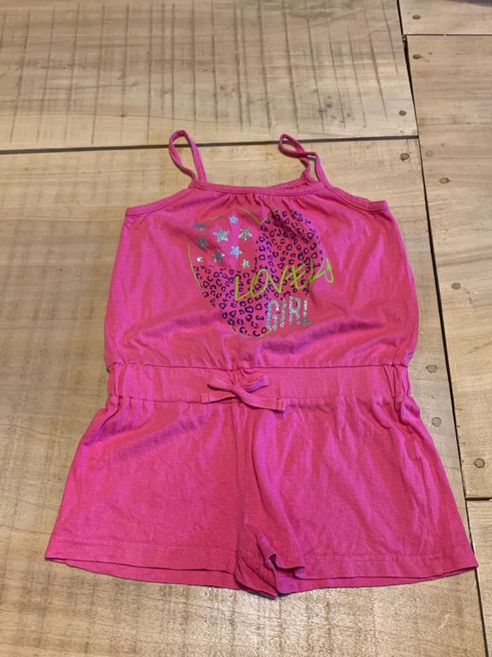 Combi short rose fuchsia Kiss melodie girl 5 ans en très bon état