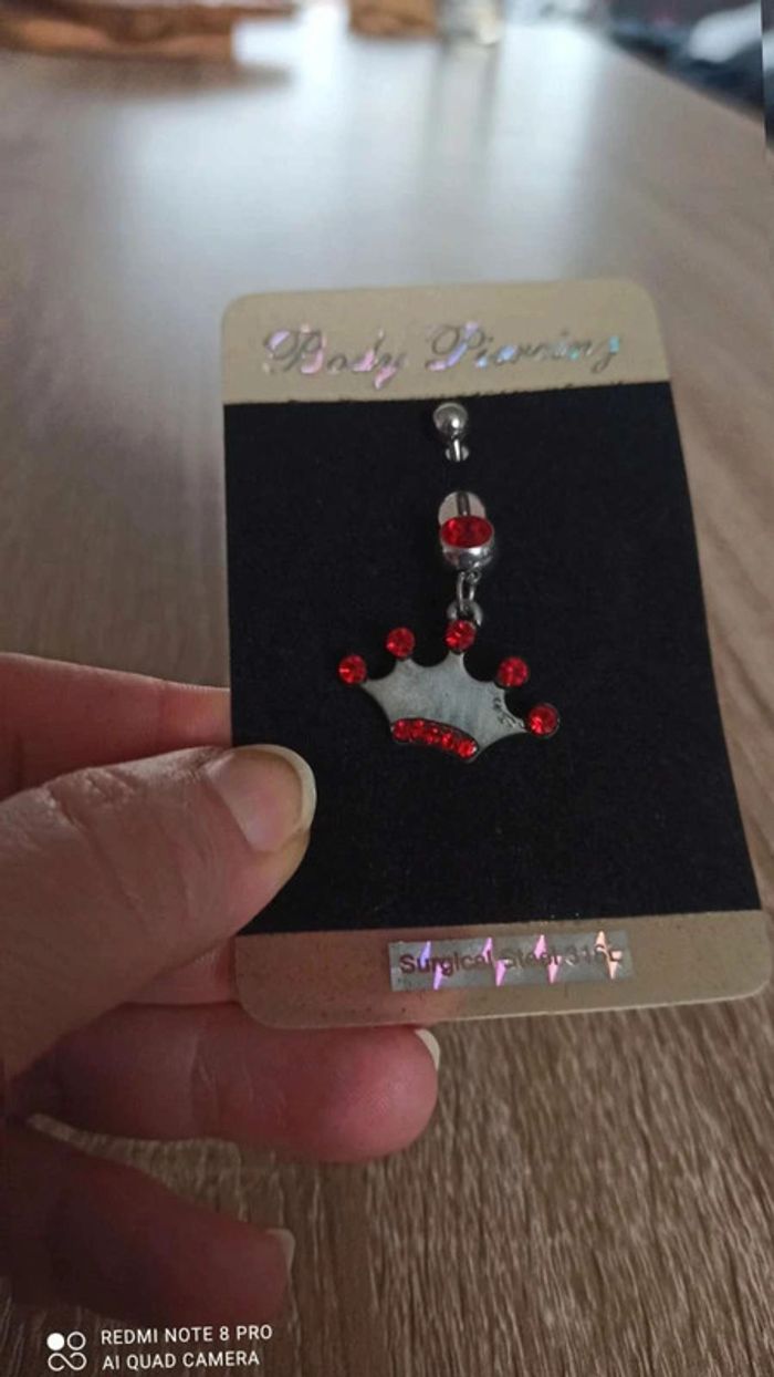 Piercing  couronne argenté rouge - photo numéro 3