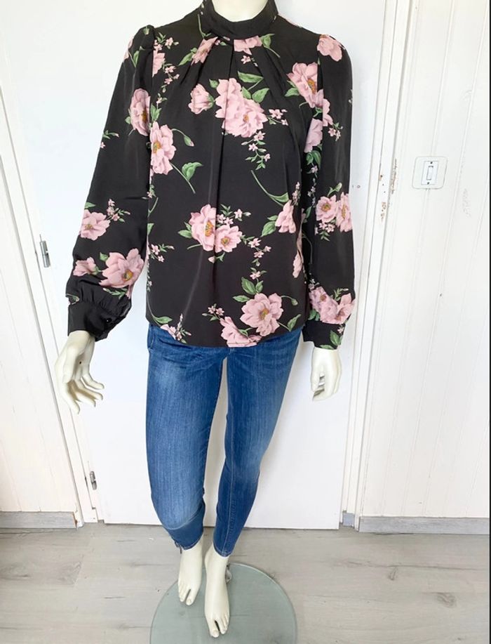 Blouse fleurie à col montant – Shein – Fond noir & fleurs roses – Taille 36/S – Excellent état