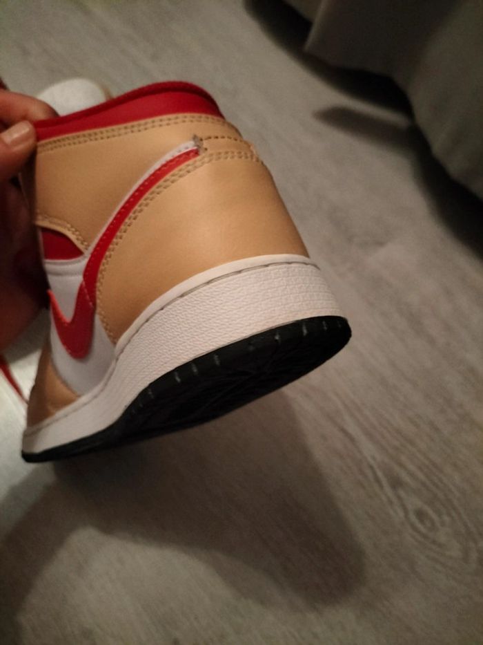 Baskets montantes Jordan Nike pointure 39 en très bon état - photo numéro 11