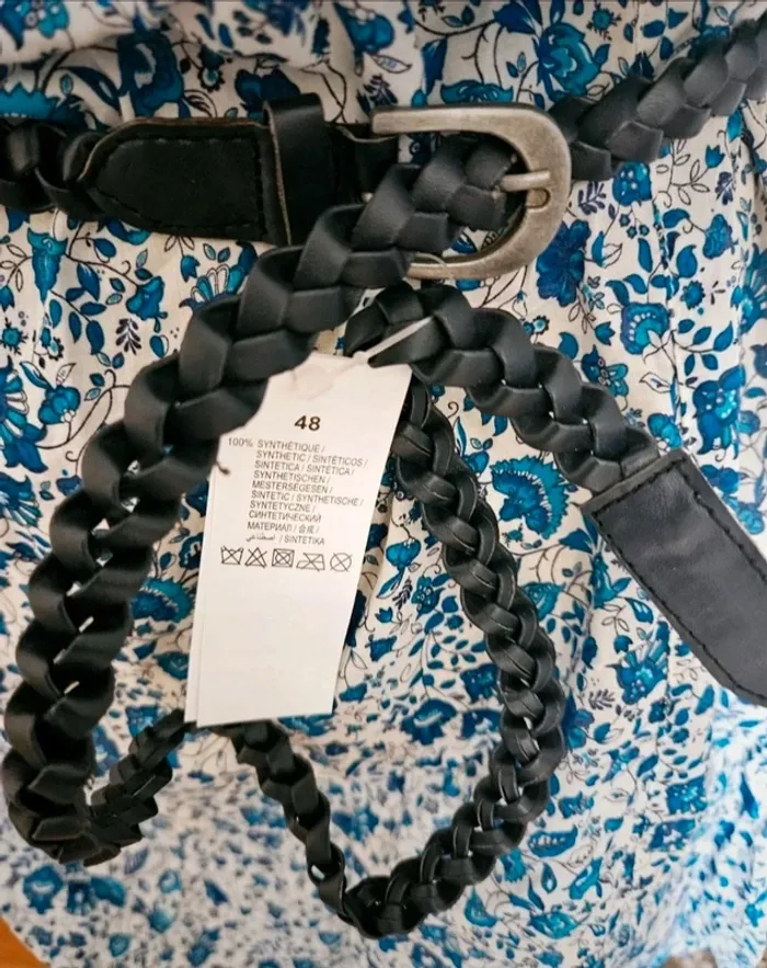 Tunique ou Robe bleue/blanc fleurie avec ceinture Kiabi Taille 48 (42/44) Neuve - photo numéro 6