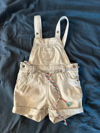 Salopette short Tape à l’œil taille 18 mois en très bon état