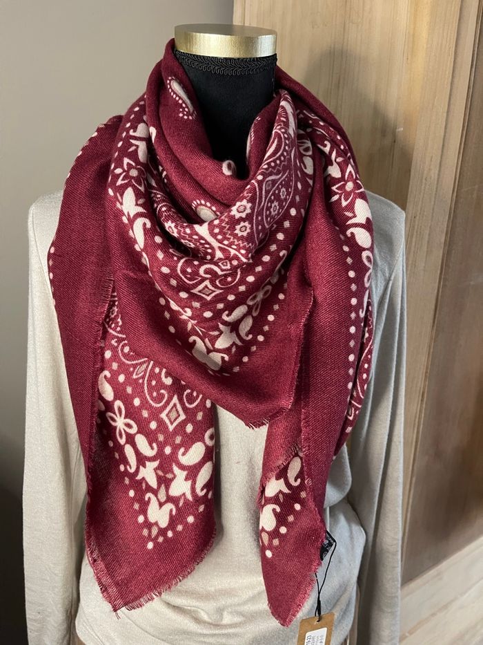 Foulard « bandana » bordeaux neuf - photo numéro 3