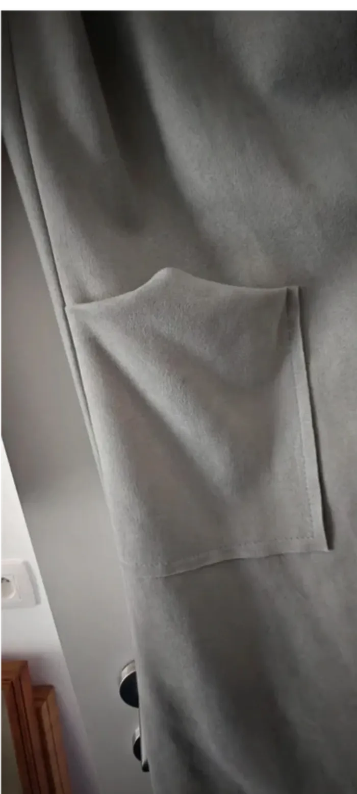 Veste grise style cascade poches triangle T42 femme - photo numéro 2