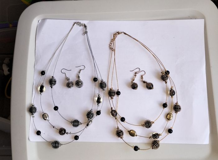 Ensemble colliers et boucles d'oreilles - photo numéro 2