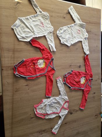 Lot de 5 bodys 6 mois