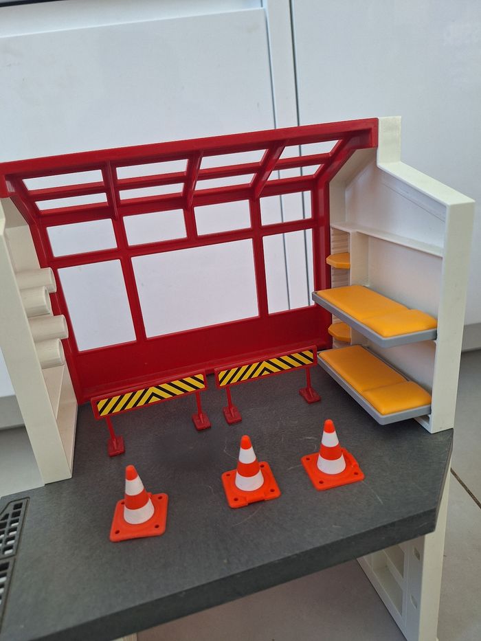 Playmobil pompiers, caserne, maison en feu, camion... - photo numéro 7