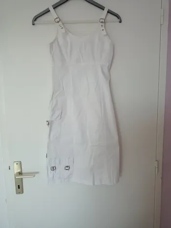 Robe d'été blanche stylée et chic