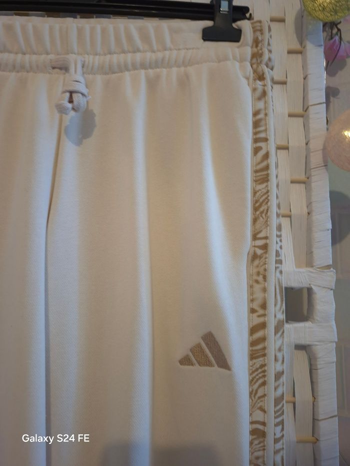 💕 Superbe Jogging ADIDAS femme T.M (correspond à 40-42 T française) - Bandes à motif 💕 - photo numéro 2