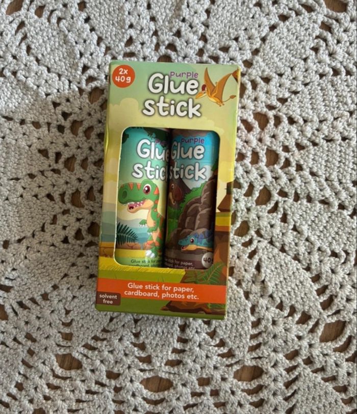 Lot de 2 tubes de colle - neuf avec étiquette