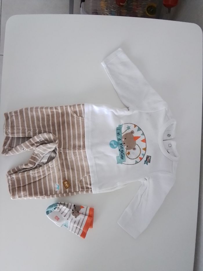 Pyjama et sa paire de chaussettes