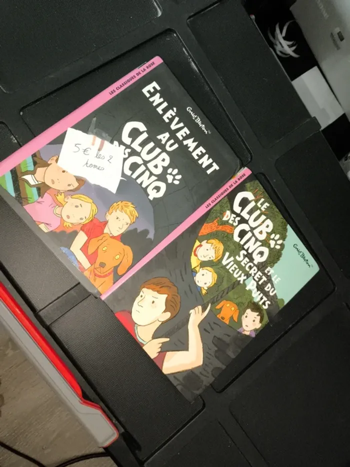 Lot de 2 livres "enlèvement au club des cinq"
