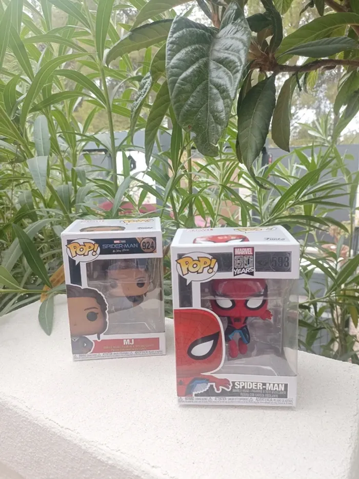 Lot de 2 Funko pop Marvel "spiderman"
