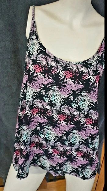 blouse à motif floral de chez Jennyfer en taille 36, excellent état 👌