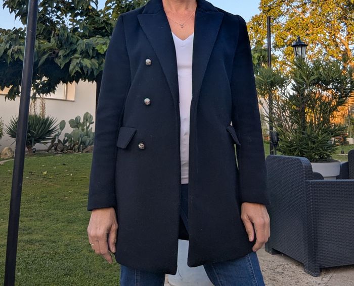 Manteau long noir MANGO – laine mélangée, coupe élégante et intemporelle