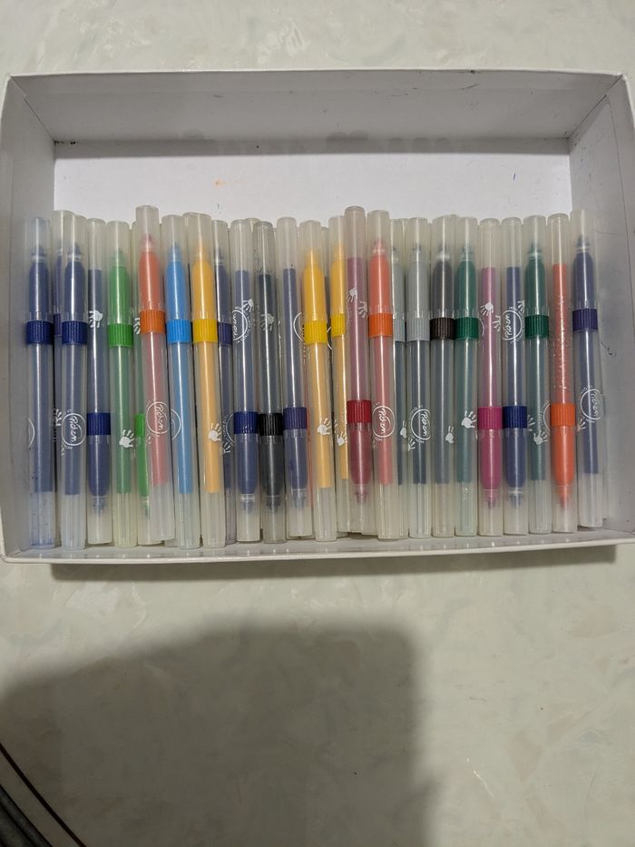 Lot de 62 feutres Pichon à pointe large. - photo numéro 6