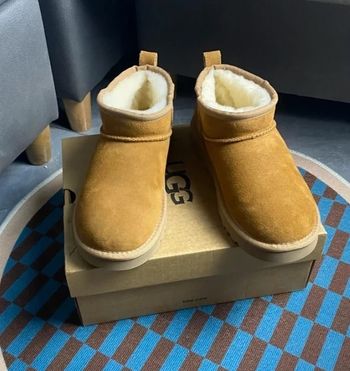 Ugg mini Snow boots  Taille 37