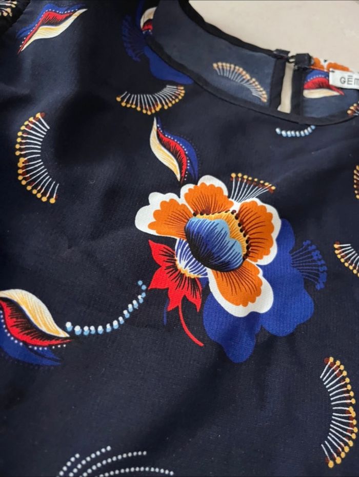 Blouse manches longues bleu marine fleuris 8 ans - photo numéro 2