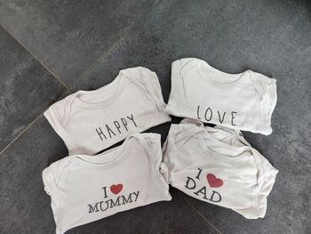 Lot de 4 bodies ML 18 mois