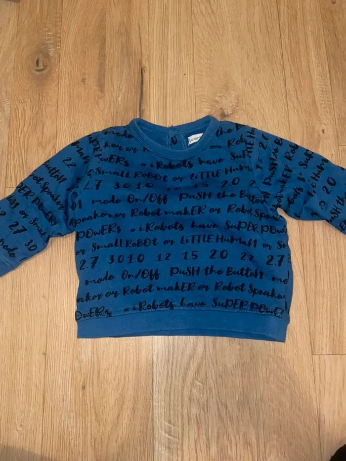 Pull bleu 9 mois