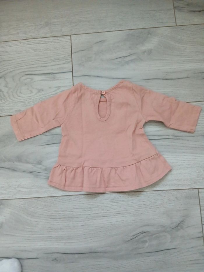 Tshirt manches longues ~ Kiabi ~ 1mois (52-55cm/4kg) - photo numéro 2