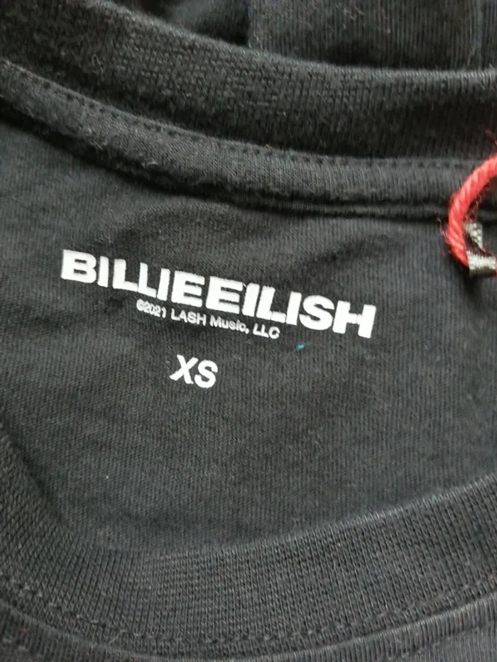 Tee-shirt noir imprimé visage billi eilish avec écriture billie / billie eilish / (XS) - photo numéro 5