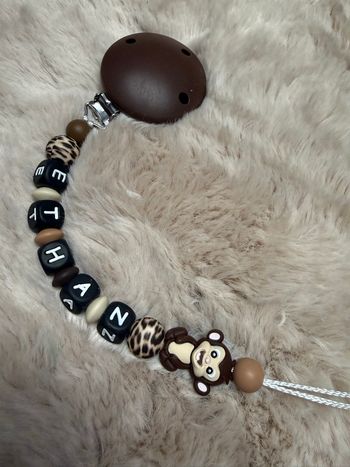 Attache tétine singe