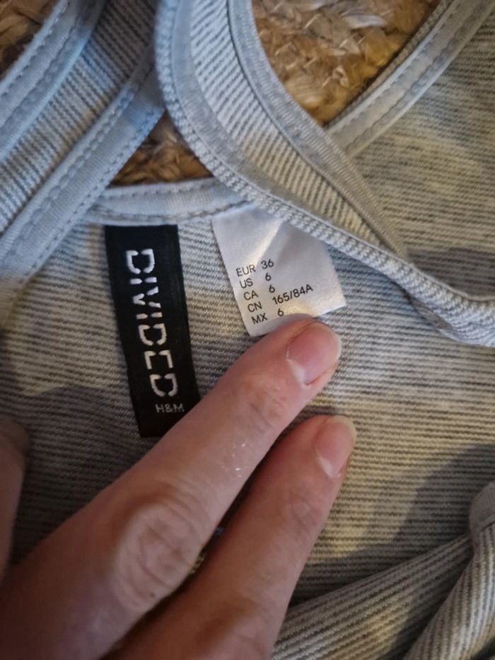 Robe grise clair chiné "minimales," dos nu H&M 🪐Taille 36🪐 - photo numéro 4