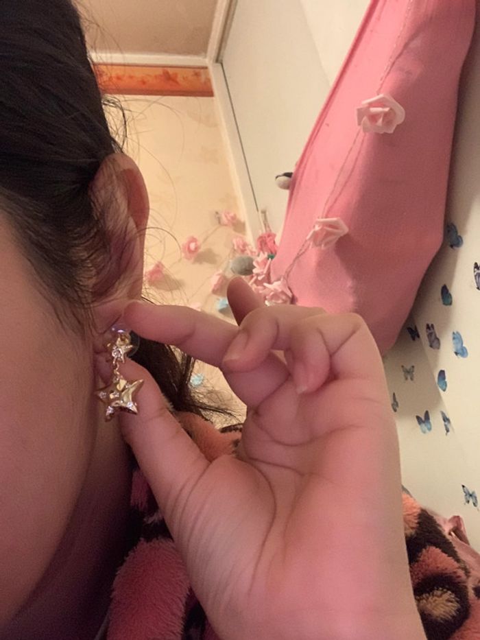 Boucles d’oreilles étoiles pendantes - photo numéro 2