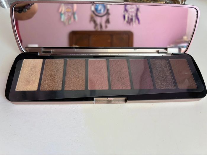 Petite palette 1,000,000, 8 fards, Makeup Revolution London. - photo numéro 4