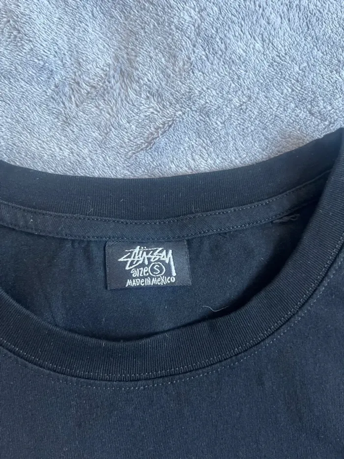 Tee-shirt Stüssy bleu foncée “fraise” Rare visuel fruité – Taille S - photo numéro 5